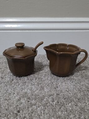 Taste Of Home Entertaining Fiona Cream and Sugar Set Brown Discontinued New